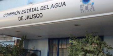 Millonario contrato de la CEAJ termina en manos de firma improvisada; vinculan a alto funcionario