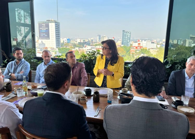 Magistrada Estela Fuentes Jiménez se reúne con empresarios restauranteros para compartir su visión de justicia