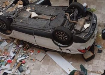 SSC: Rescatan a automovilista tras caída de su vehículo en estacionamiento de plaza comercial en Miguel Hidalgo