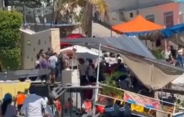 Se desploma muelle de restaurante en Tequesquitengo y caen 30 personas al agua