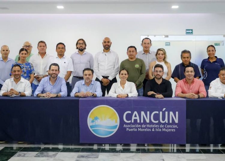 Llama Ana Paty Peralta a hoteleros a redoblar esfuerzos contra sargazo