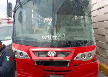 Atienden cuerpos de emergencia percance vial en Toluca