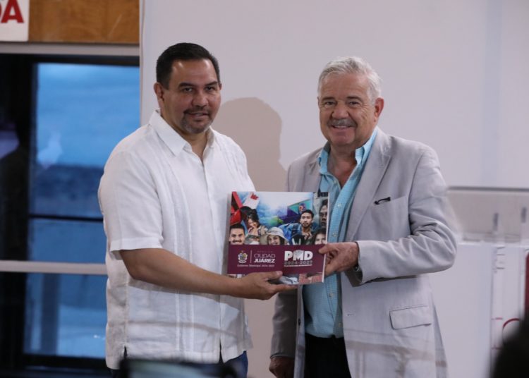 Recibe alcalde Cruz Pérez Plan Municipal de Desarrollo 2024-2027