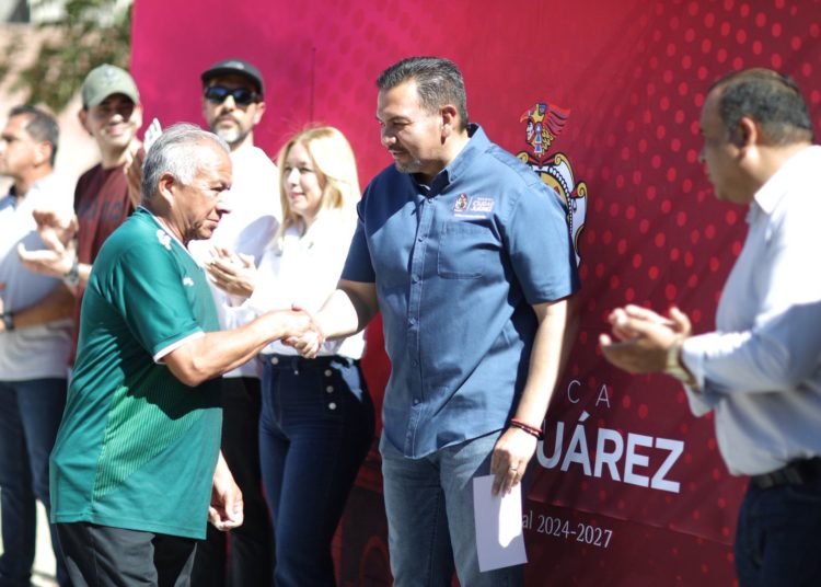 Entrega alcalde de Ciudad Juárez parque Eduardo Barbacheno en el fraccionamiento Hacienda de las Torres