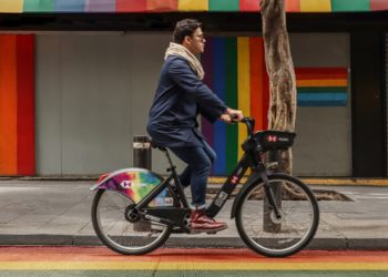Celebra ECOBICI Día del Orgullo con mil bicicletas conmemorativas y una cicloestación intervenida