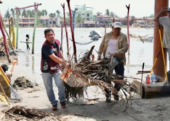 Atiende Sectur Oaxaca a pueblos afectados por el huracán Erick para poner a la Costa en pie