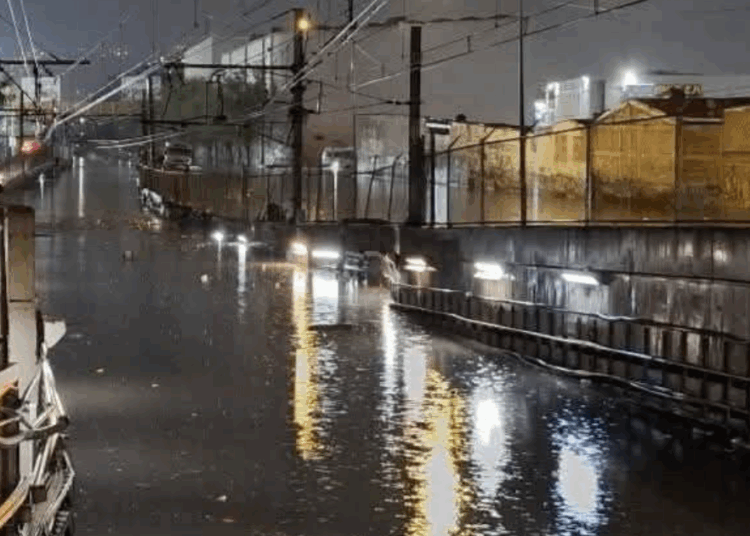 Amanece cerrada Línea A del Metro tras torrenciales lluvias de anoche