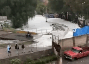 Se desborda presa Los Cuartos en Naucalpan, tras fuertes lluvias