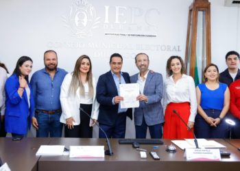 Entregan constancia de mayoría a Antonio Ochoa, candidato de PRI-PAN a la alcaldía de Durango