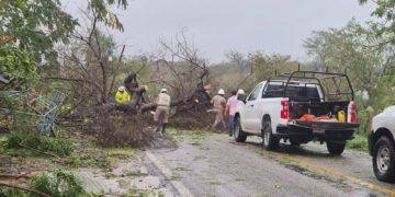 Sin víctimas al momento por el paso del huracán Erick por las costas de Oaxaca