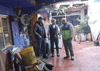 Se abre socavón dentro de casa en la Miguel Hidalgo