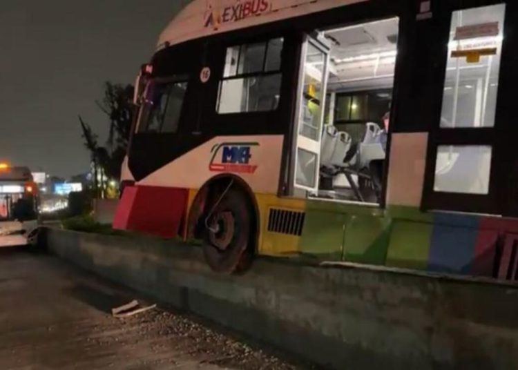 Accidente de Mexibús en la México-Pachuca deja ocho heridos