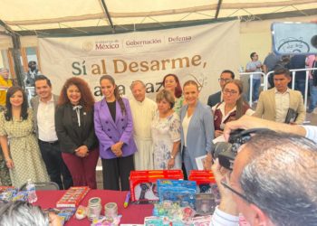 La titular de la Unidad de Asuntos Religiosos, Clara Luz Flores Carrales, encabezó la ceremonia junto a la gobernadora Libia Dennise García Muñoz Ledo