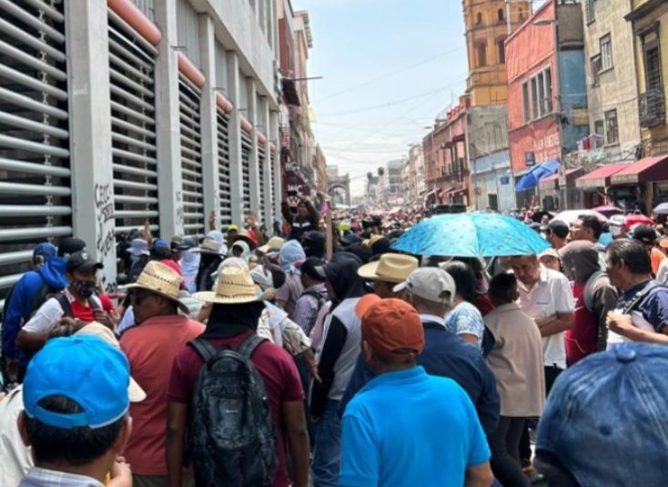 CNTE marcha del Metro Revolución a las oficinas del ISSSTE