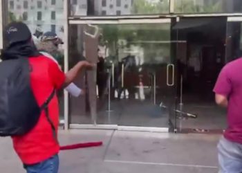 Vandaliza CETEG sede de la Secretaría de Bienestar en Reforma