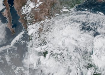 Huracán Érick se debilita a tormenta tropical, pero aún genera lluvias intensas