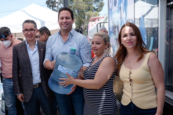 Distribuyen estado, municipio y Arca más de 135 mil litros de agua potable en Saltillo