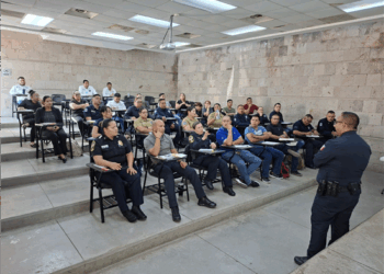 Capacitan a nuevos agentes DARE de la Policía Municipal de Chihuahua