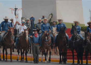 Recibe alcalde Marco Bonilla a Cabalgata Villista en Sacramento