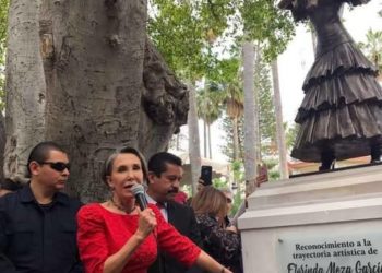 Rechaza municipio de Juchipila retirar estatua de Florinda Meza, tras polémica por serie de Chespirito