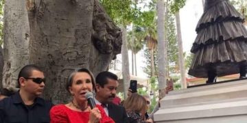 Rechaza municipio de Juchipila retirar estatua de Florinda Meza, tras polémica por serie de Chespirito