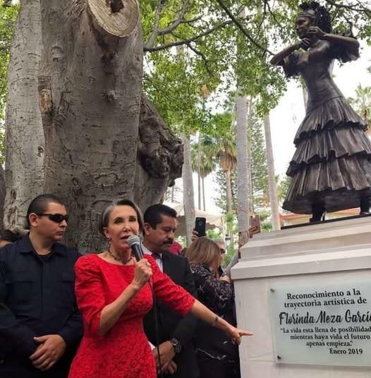 Rechaza municipio de Juchipila retirar estatua de Florinda Meza, tras polémica por serie de Chespirito
