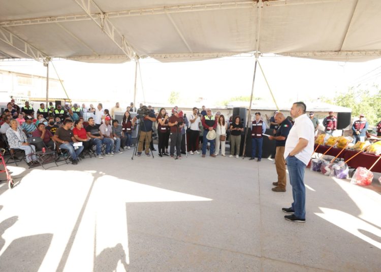 Presidente Municipal entrega apoyos a familias afectadas por lluvias