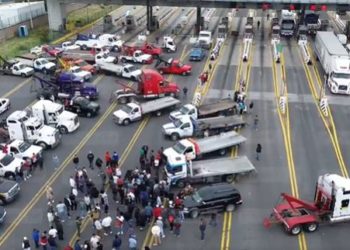 Transportistas ahorcan entradas de autopistas a la Ciudad de México