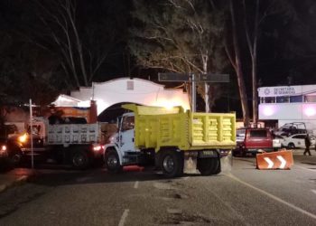 Bloquean accesos a Valle de Bravo e Ixtapan de la Sal