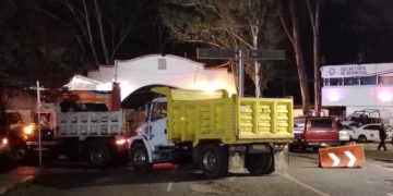Bloquean accesos a Valle de Bravo e Ixtapan de la Sal