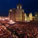Fans lanzaron botellas a funcionarios de Oaxaca y familiares que se incorporaron a la fila VIP en concierto de Siddartha