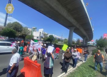 Locatarios de mercados bloquean varios puntos de la Ciudad de México