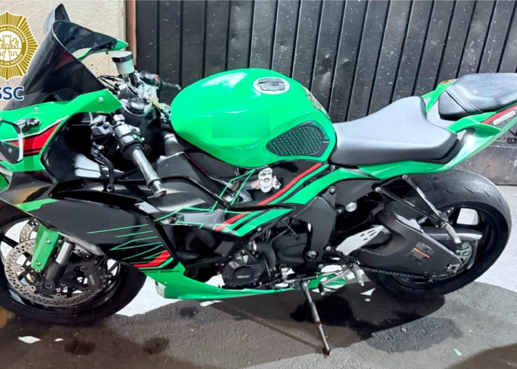 Detienen a cuatro hombres armados con droga en la alcaldía Cuauhtémoc