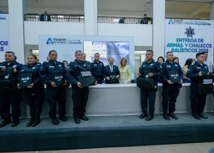 Gobierno de Pedro Rodríguez sigue creciendo en seguridad pública, Atizapán refuerza a su policía con entrega de armamento y equipo balístico de vanguardia