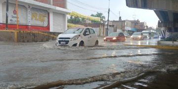 Tromba en Tlaxcala deja deslaves y encharcamientos