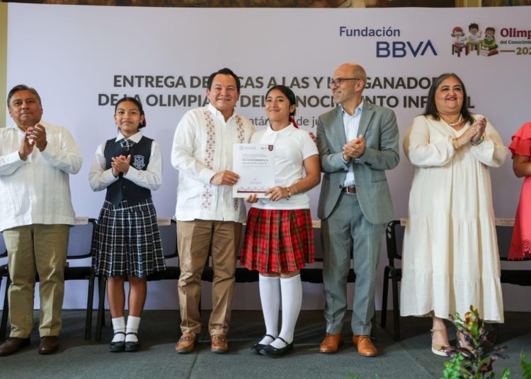 Reconocen a estudiantes destacados de Yucatán en la Olimpiada del Conocimiento 2025
