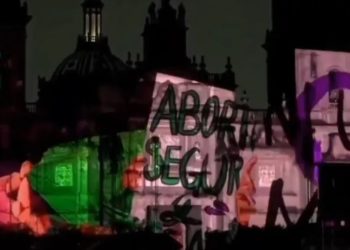 Proyecta Gobierno de la CDMX imágenes pro aborto sobre la Catedral Metropolitana, Iglesia pide retirar proyección ‘Memoria Luminosa’