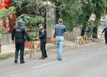 Retira alcaldía Benito Juárez 2 toneladas de obstáculos de la vía pública