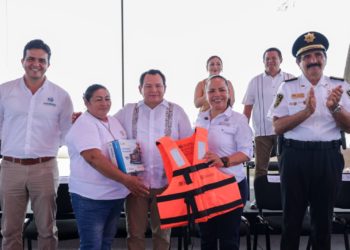 Gobernador Díaz Mena respalda a pescadoras y pescadores de Progreso