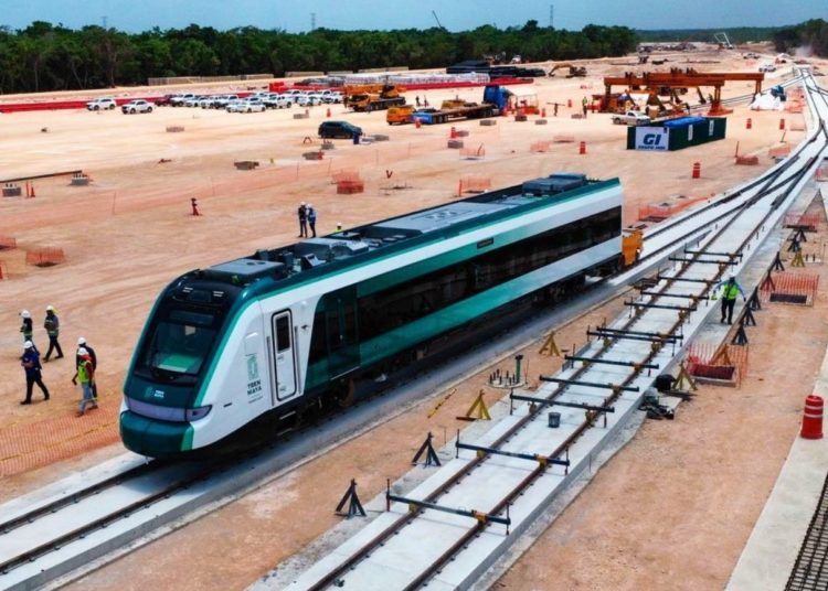 Desplazan transportistas foráneos a locales en obras del Tren Maya de carga en Yucatán
