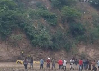 Cae autobús a río en Guerrero; mueren 8 personas