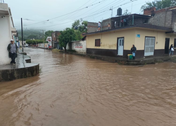 Alertan sobre aumento de la creciente del cauce del Río Ahuacatlán, en municipio nayarita