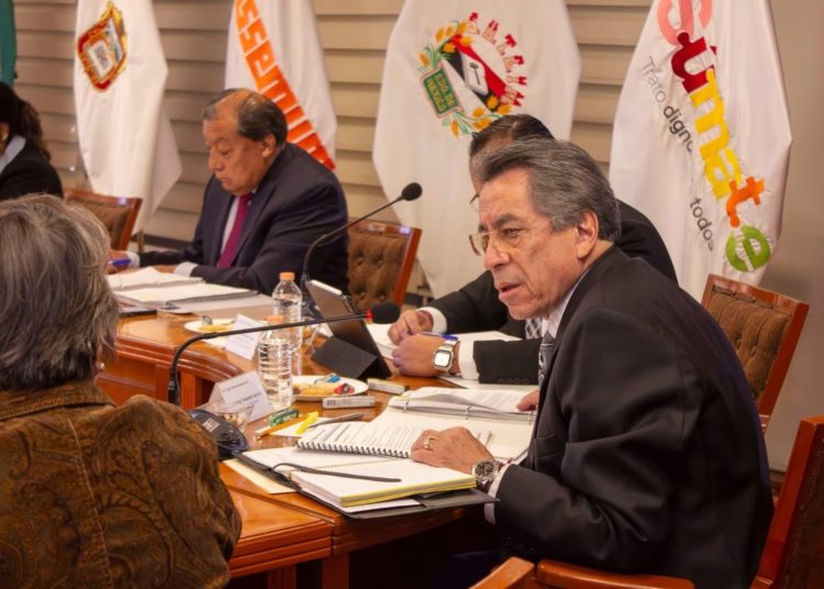 Persisten denuncias de irregularidades en el ISSEMyM; acusan al director de acoso e intervención sindical