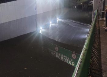 Bajo puente de Churubusco suma más de 20 horas inundado y comienza a llover en la zona