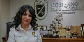 Cancelan visa a esposo de alcaldesa en Mexicali, medios locales aseguran que también a la presidenta municipal