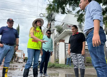 Supervisa alcaldesa de Silao fraccionamiento El Faro, ante fuertes lluvias