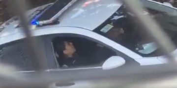 Captan a policías de la CDMX realizando actos sexuales en una patrulla; SSC ya investiga