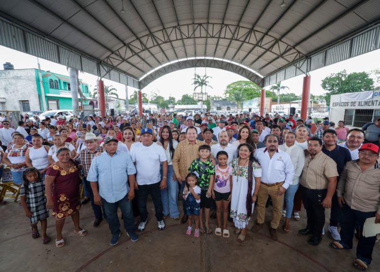 Díaz Mena saca del abandono carretera de Oxkutzcab