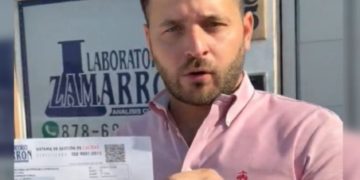 Tras agredir a reportera, alcalde de Piedras Negras muestra resultado de antidoping