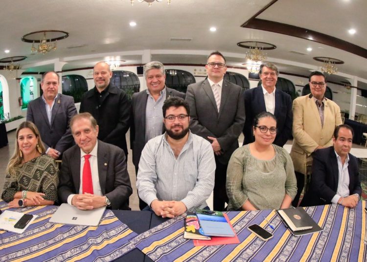 Busca Isaac Montoya devolver su esplendor a las Torres de Satélite